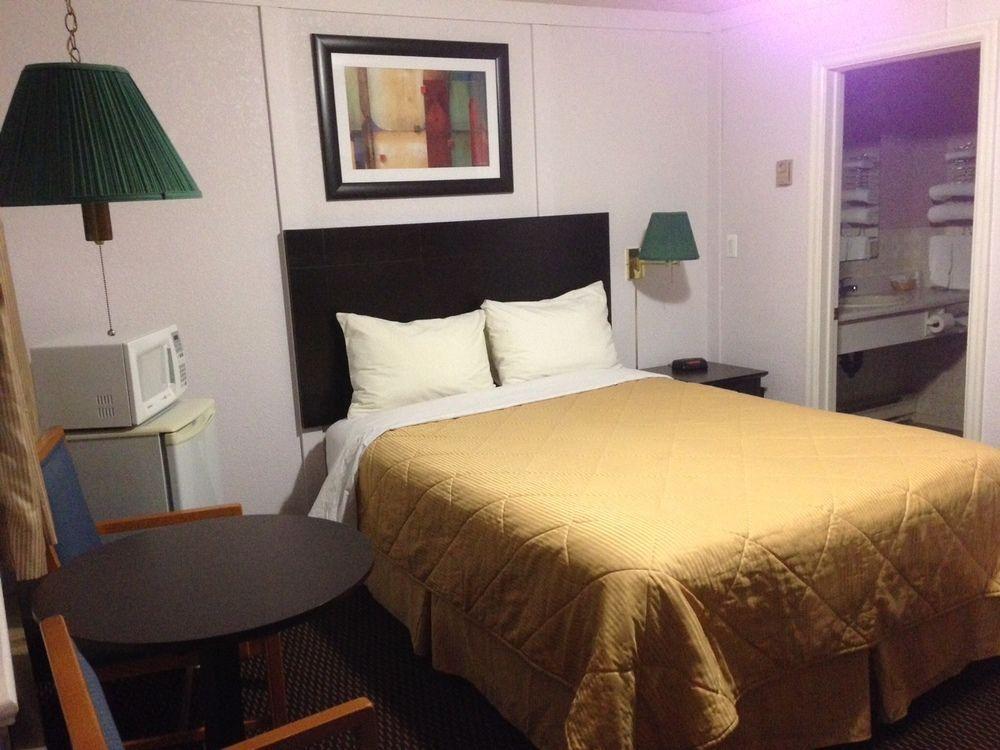Country Squire Motel Arnprior Kültér fotó