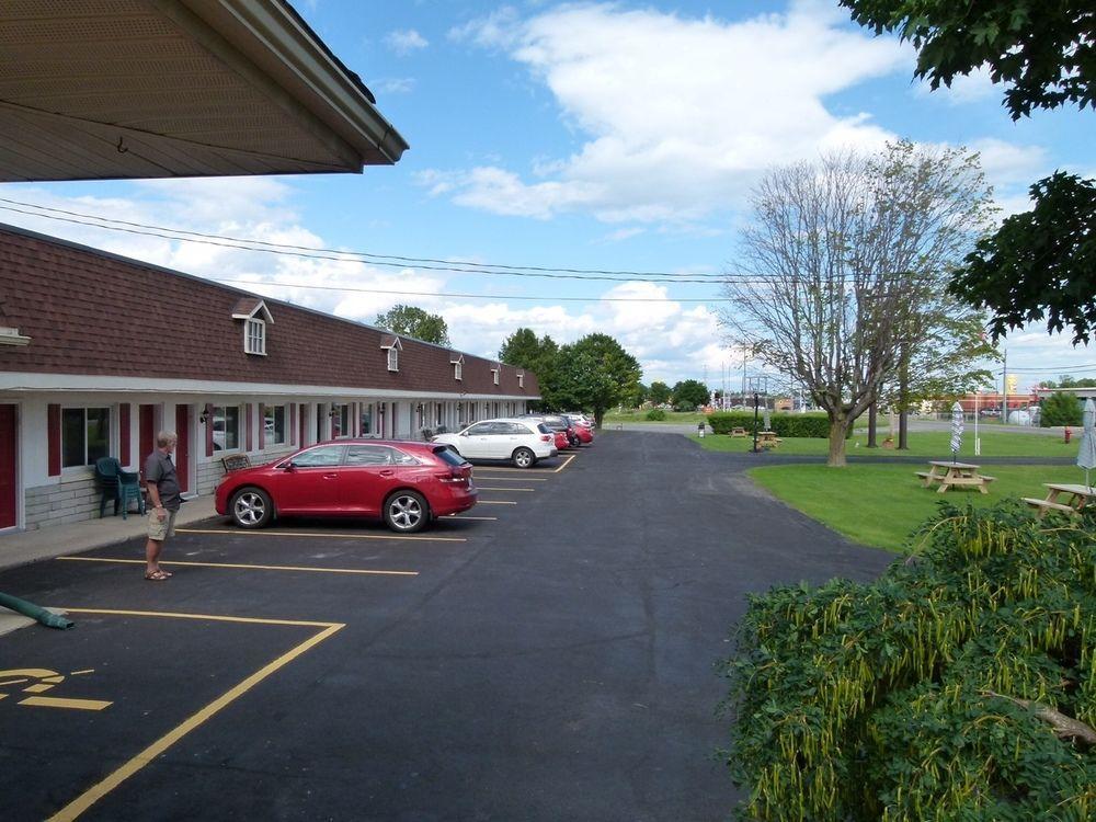 Country Squire Motel Arnprior Kültér fotó