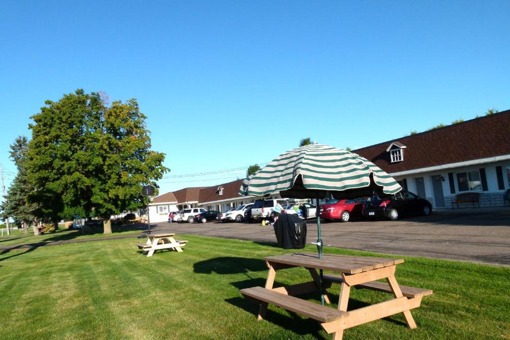 Country Squire Motel Arnprior Kültér fotó