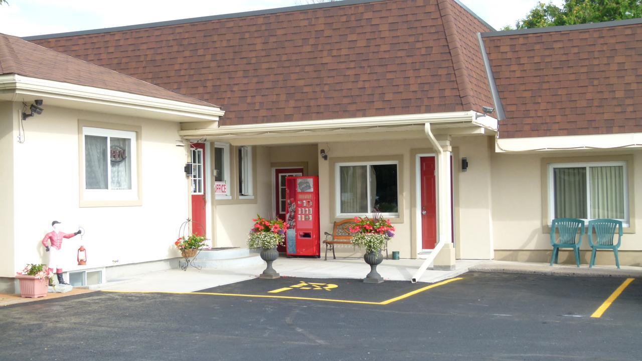 Country Squire Motel Arnprior Kültér fotó