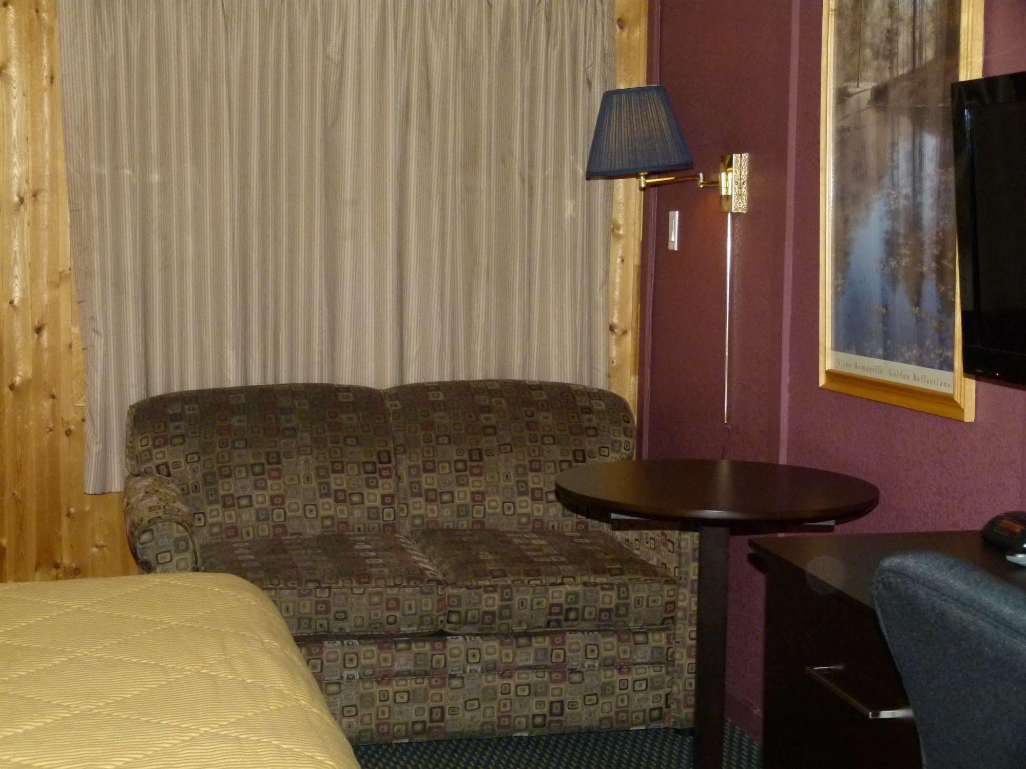 Country Squire Motel Arnprior Kültér fotó