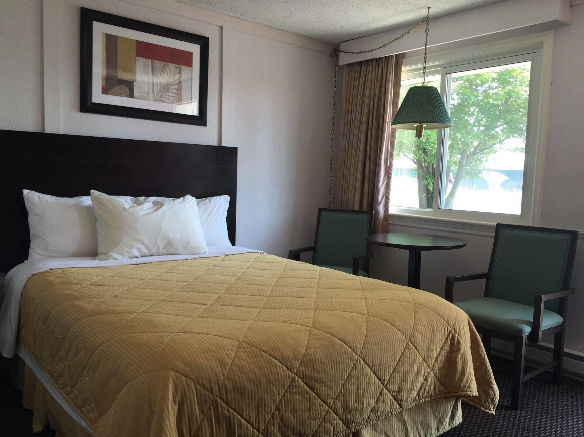 Country Squire Motel Arnprior Kültér fotó