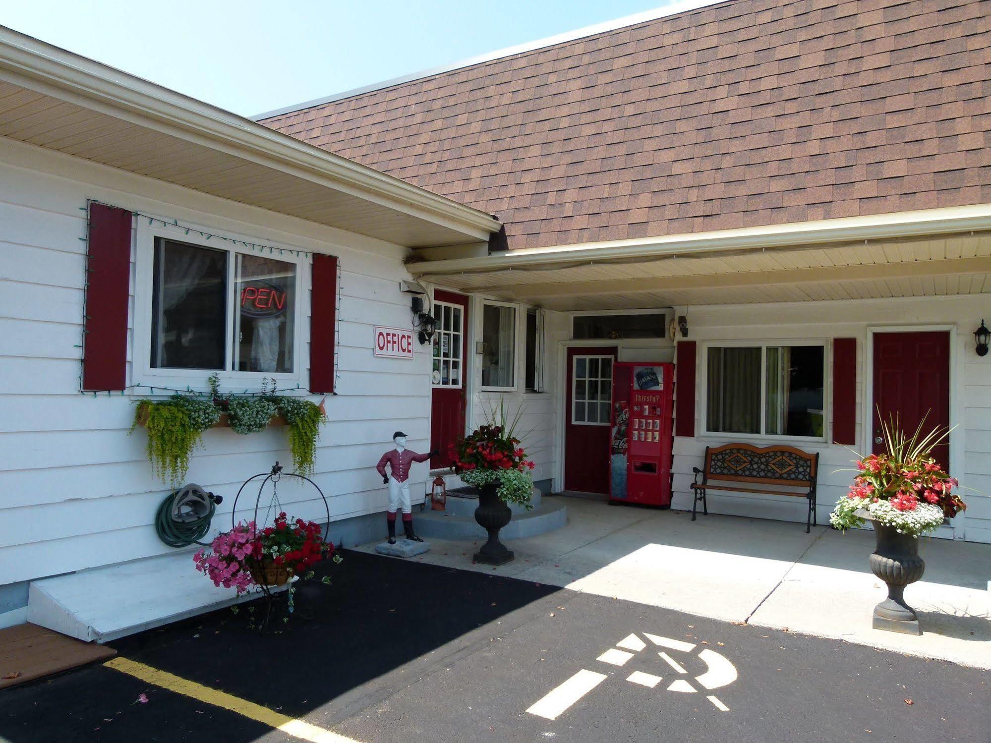 Country Squire Motel Arnprior Kültér fotó